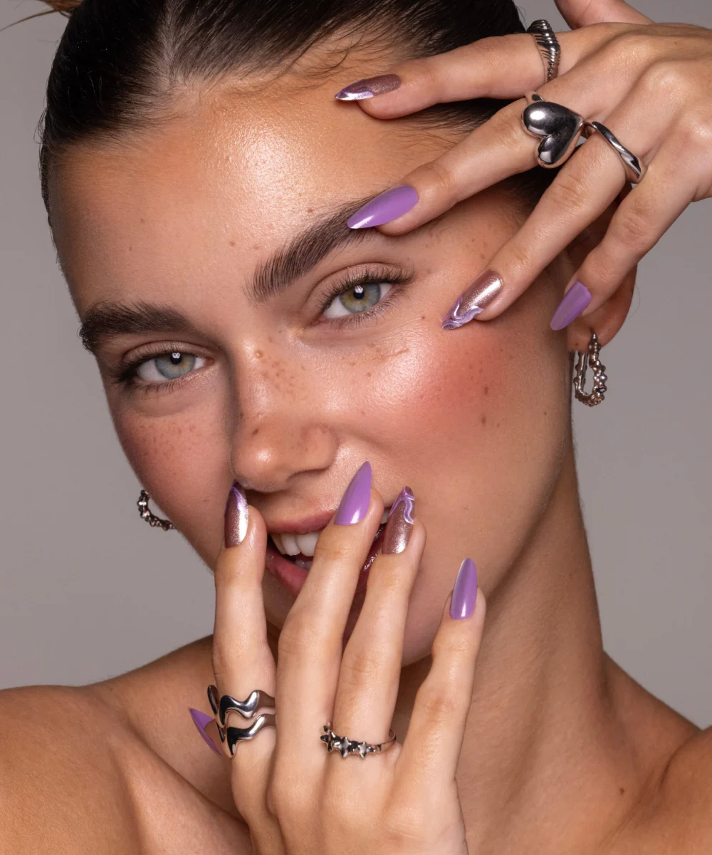 Aura Wave 3D Almond NAILDZ Softgel Press On Nails (inkl. Klebesticker & Nagelkleber) - Image 2