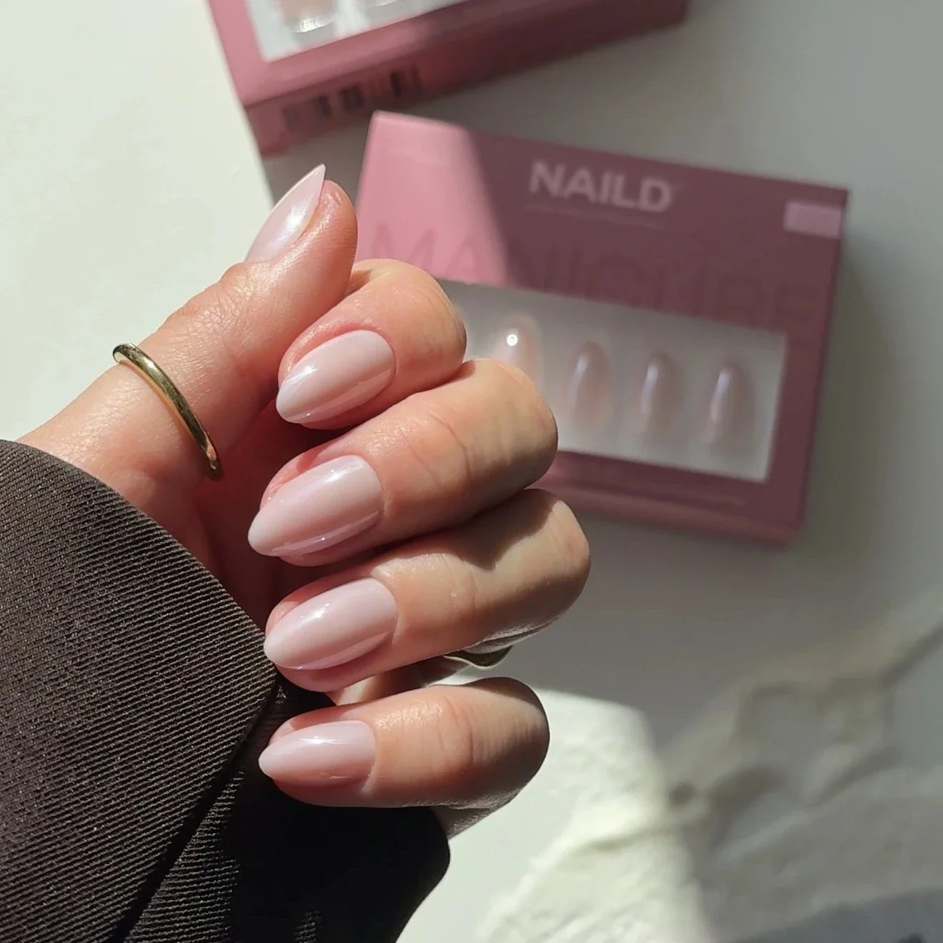 Pearly Almond Softgel Press On Nails (inkl. Klebesticker & Nagelkleber) - Image 2